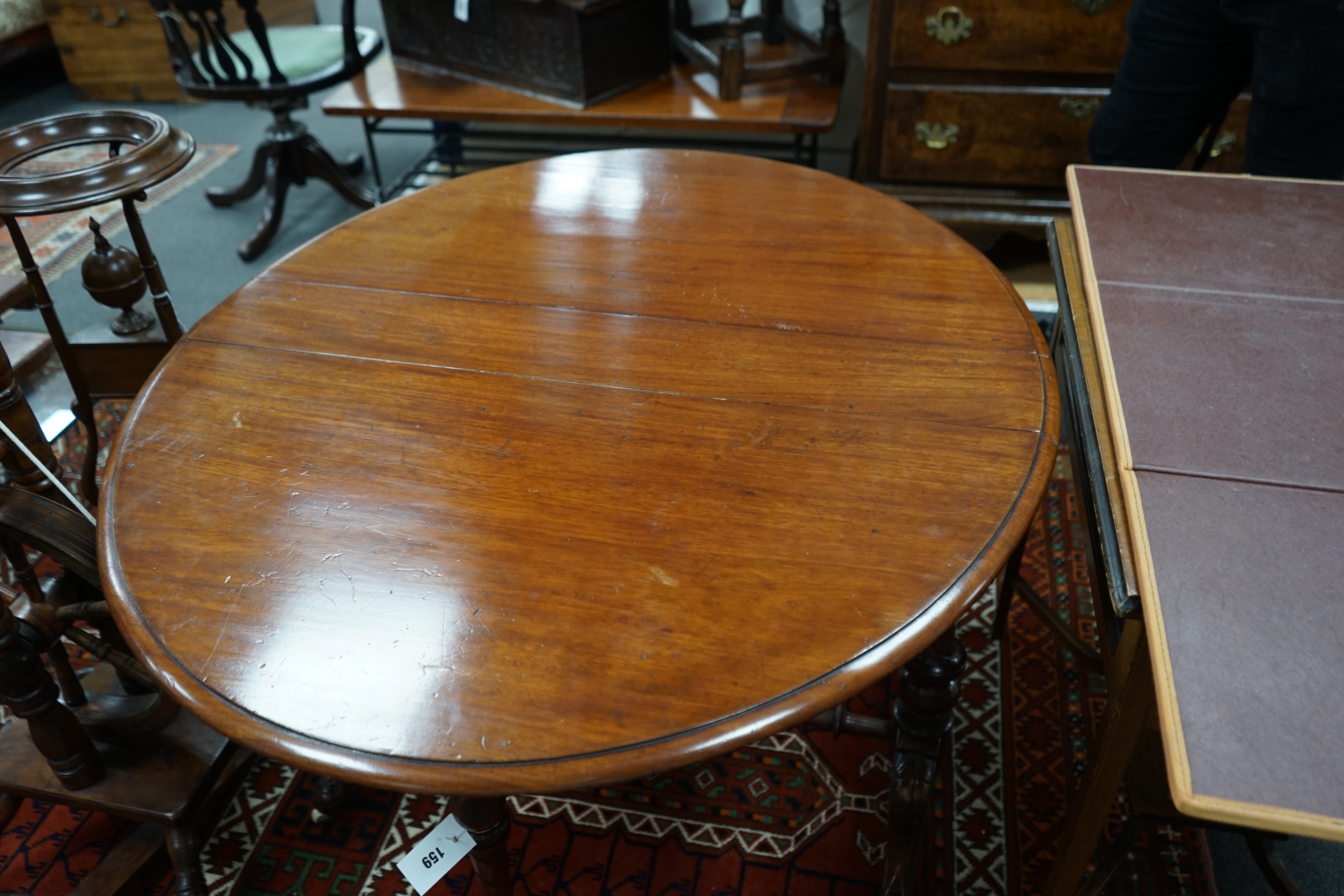 A Victorian oval mahogany Sutherland table, 102cm extended, width 90cm height 68cm